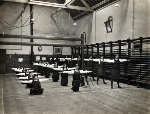 Bedford Girls Modern School gym 1903
